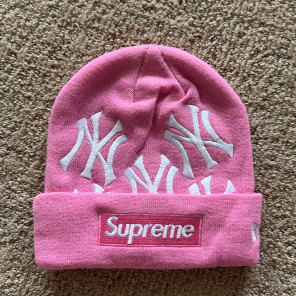 Supreme Pink New York Yankees “World Famous” Beanie